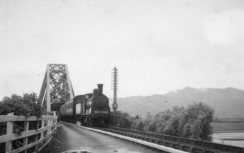 Steam Train Footage, crossing Connel Bridge to Appin